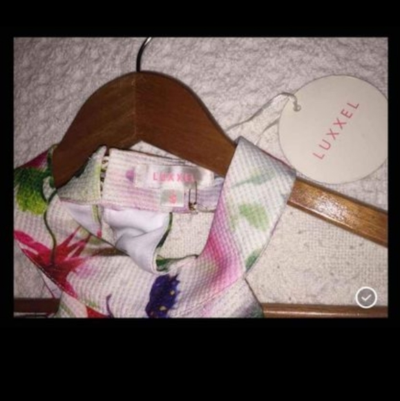 Radiant garden floral Halter Dress New With Tags Fit and flare - Picture 7 of 10